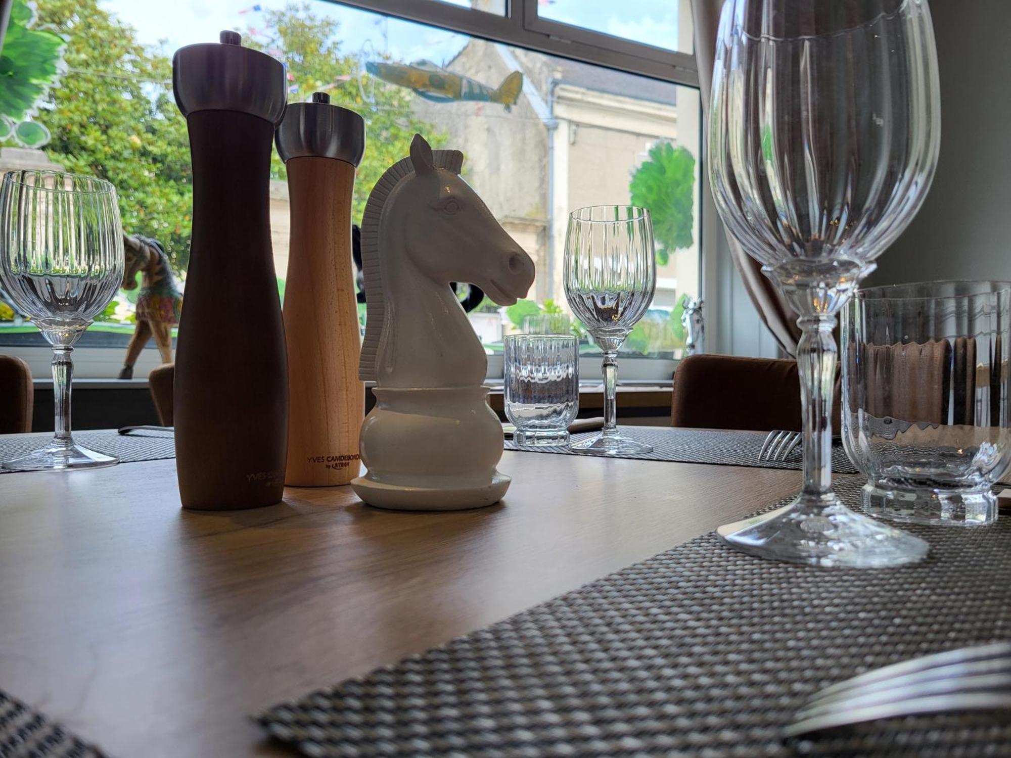 Logis Hotel Restaurant De France Isigny-sur-Mer Eksteriør billede